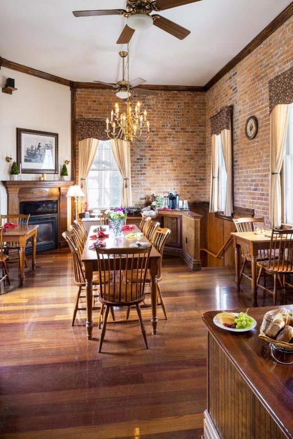 Christopher Dodge House Bed & Breakfast 3*